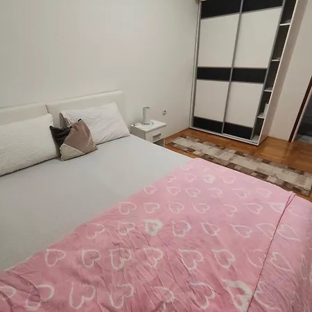 Nn Apartment *
