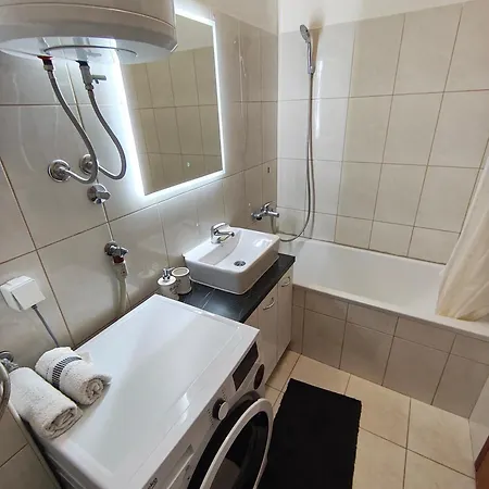 Nn Apartment *