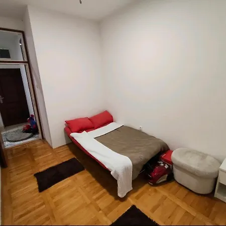 Nn Apartment *