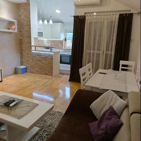 Apartment Nn *