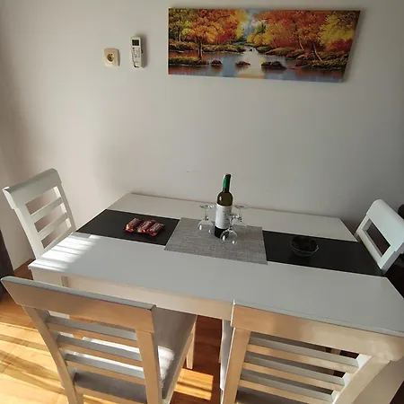 Apartment Nn *